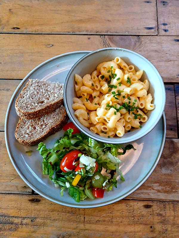 delicious macaroni and cheese at cafe recharge in galashiels